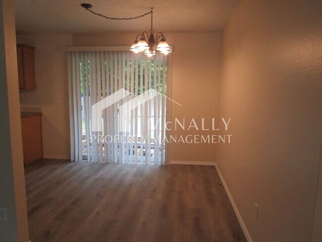 Photo - Melton: 6606 Unit B