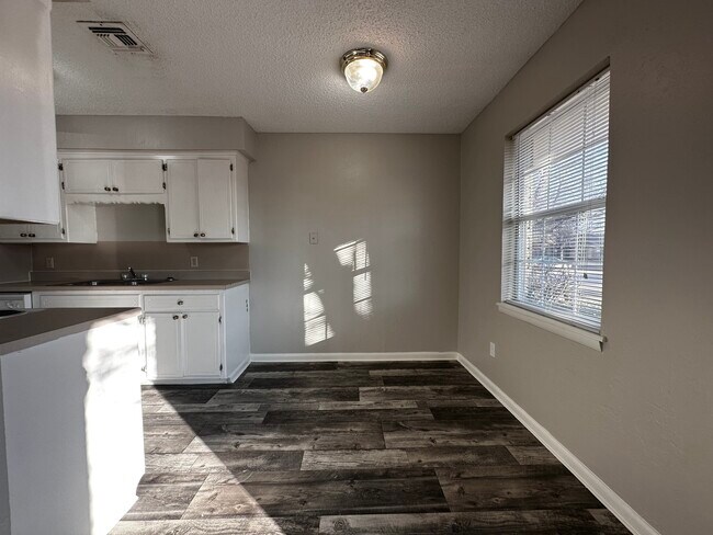 Photo - Paragon Apartments