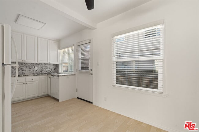 Photo - 1/2 Ocean Park Blvd