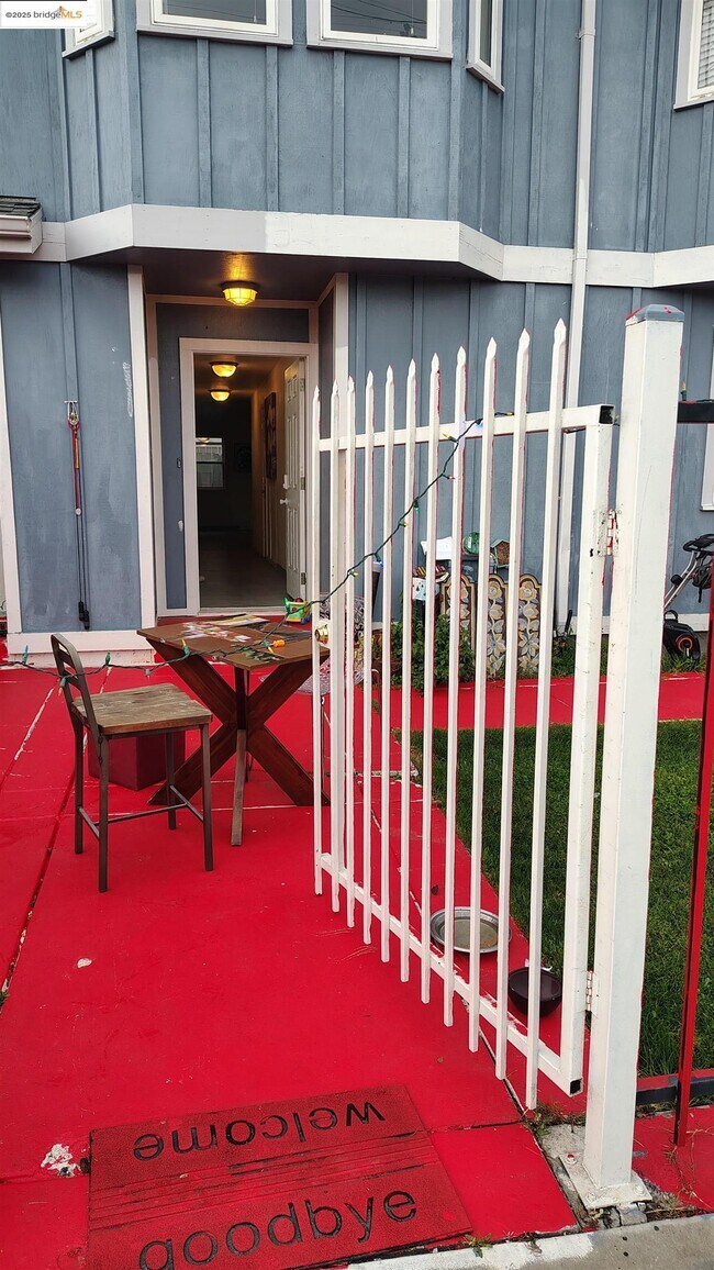 Building Photo - 3532 San Leandro St