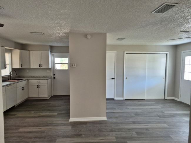 Photo - 2131 W Greenway Pl