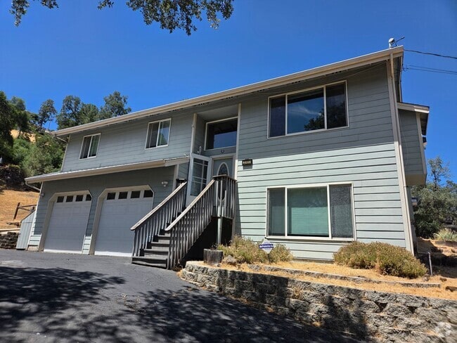 Building Photo - Charming Home in the Desirable Willow Spri...