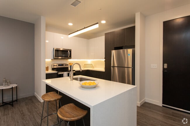 1BR, 1BA - Dyno 2 - Kitchen Island
