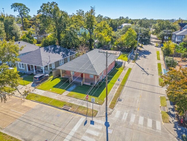 Photo - 900 S Division St