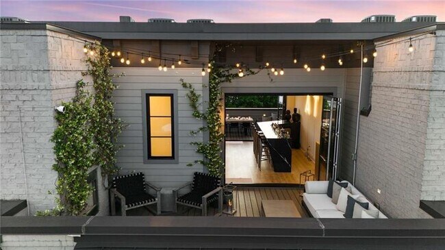 Photo - 661 Auburn Ave NE