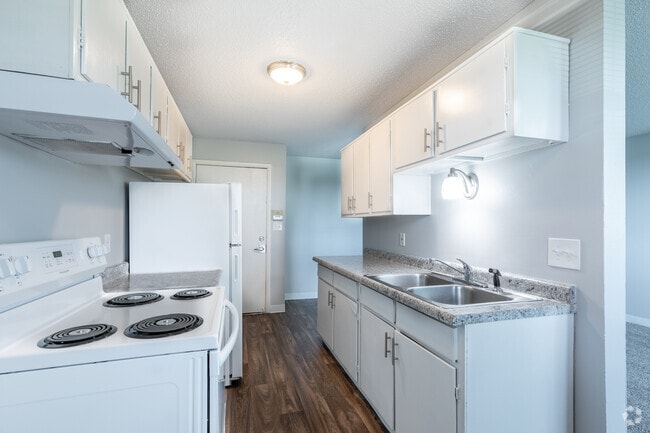 2BR, 1BA - 750SF - Kitchen