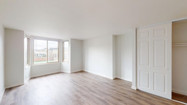 Building Photo - 3770 24th St Unit 202