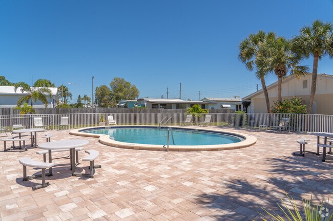 Pool - Heather Hill Villas