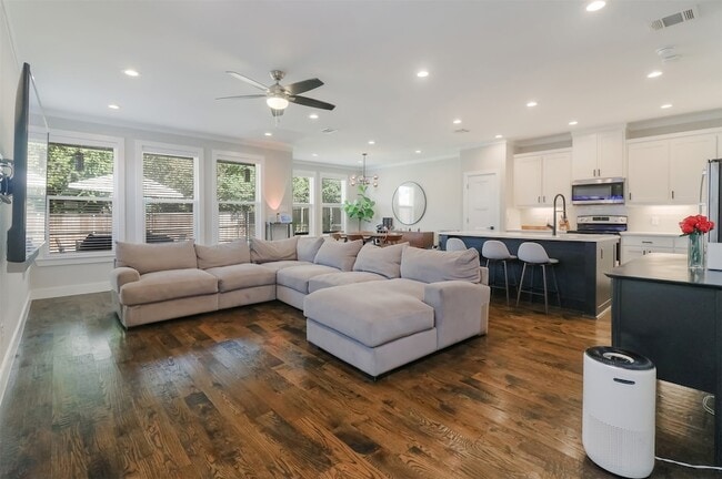 1975 Angelina Dr