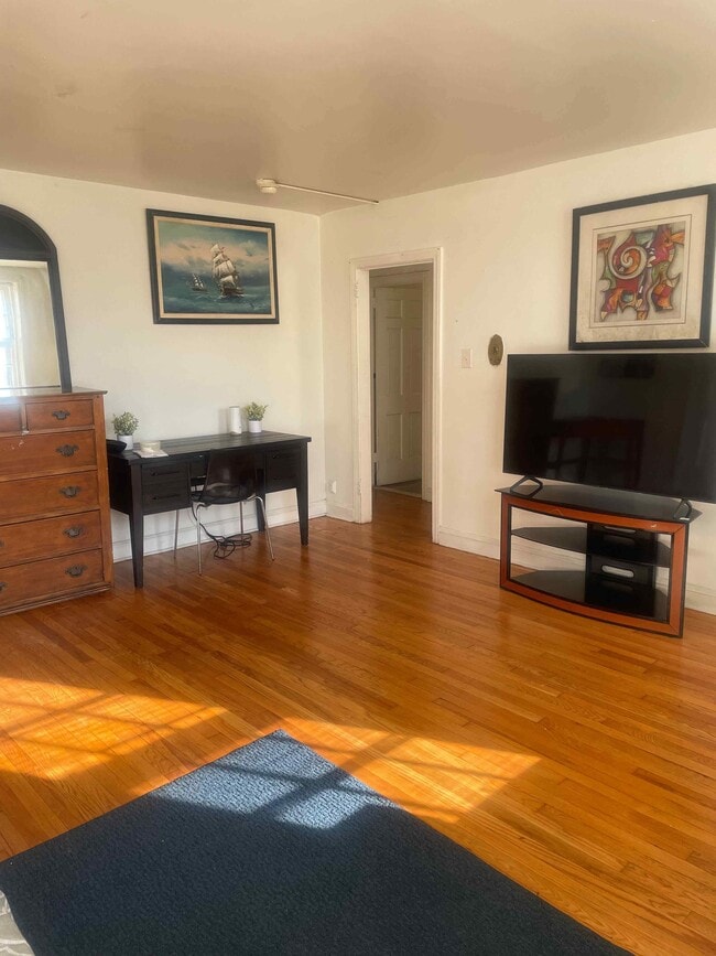 Photo - 2901 N Broom St