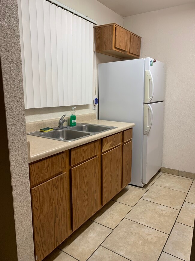 Photo - 444 W Ivyglen St Unidad 2