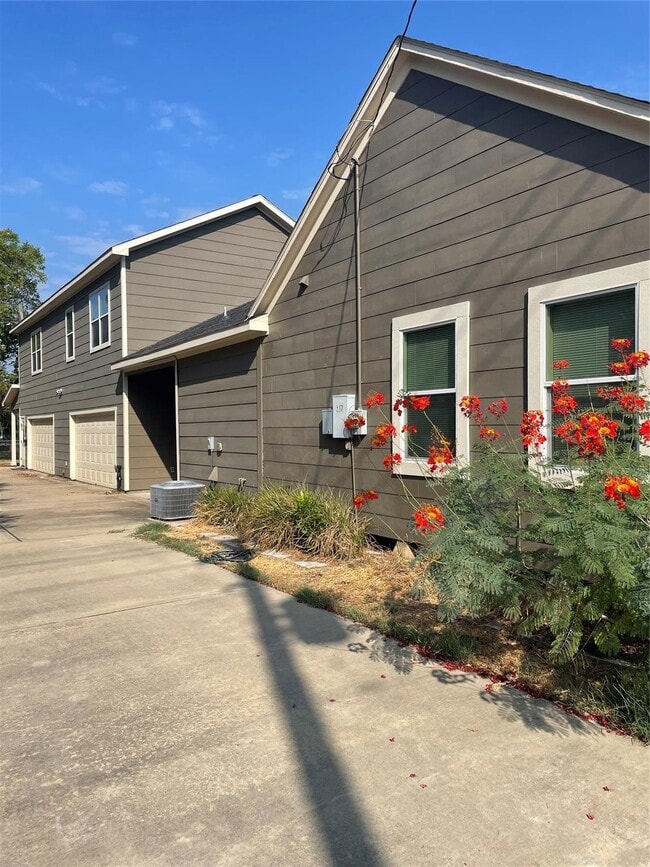 Photo - 517 Atchison St