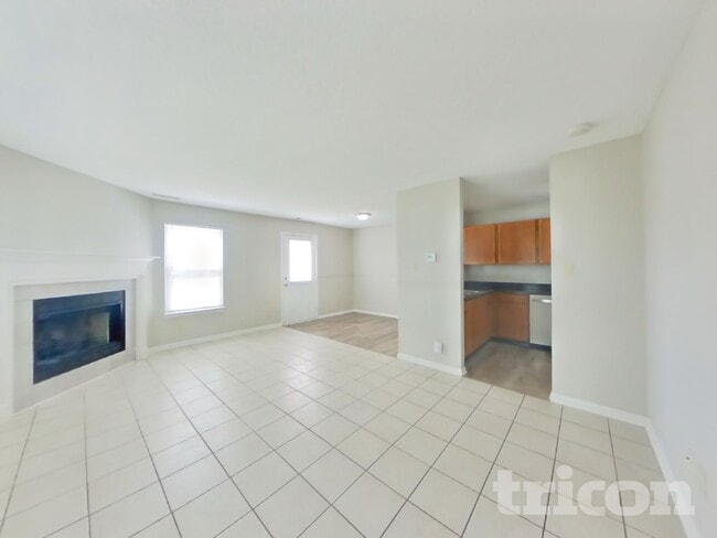 Photo - 473 Overland Dr