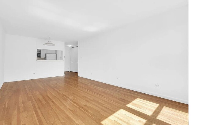 Photo - 35-20 Leverich St