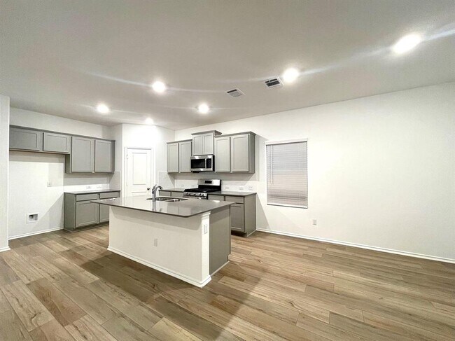 Photo - 433 Sebring Cir