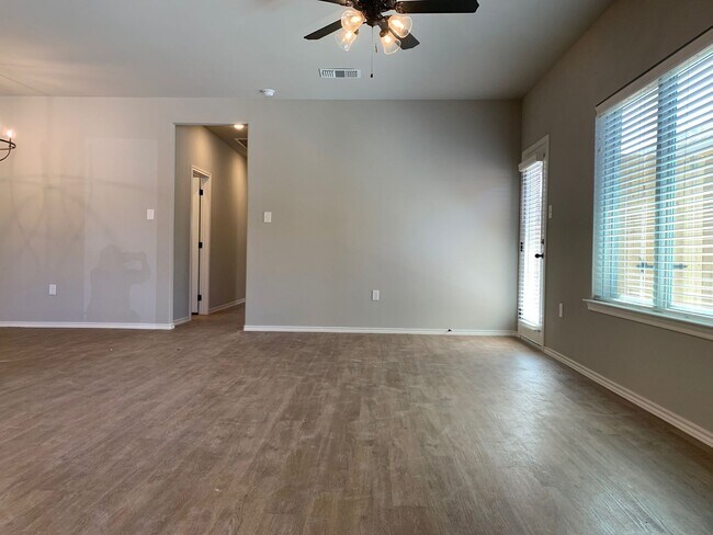 Photo - 1223 Preston Trails Unidad A