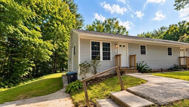 Building Photo - 10 Land of Nod