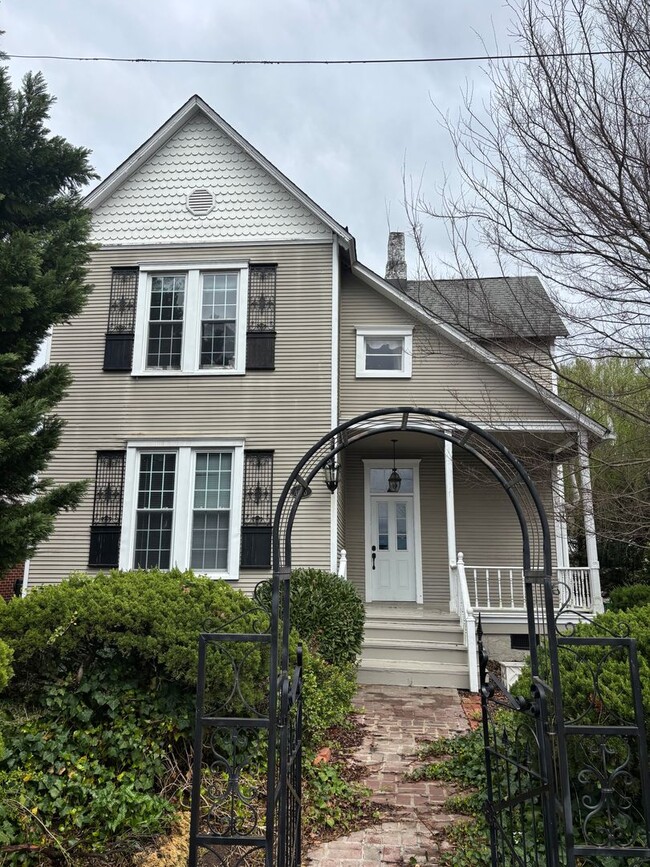 Building Photo - Historic Home in Northshore Chattanooga