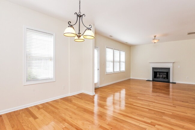 Photo - 18 Willowbrook Cir