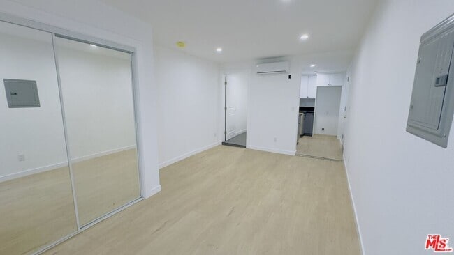 Building Photo - 1732 Crenshaw Blvd Rental