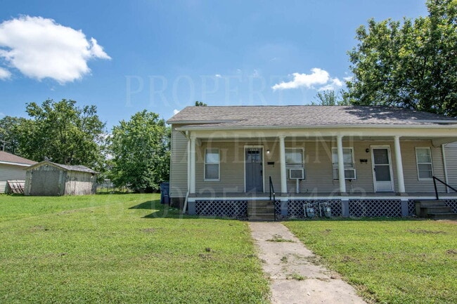 Building Photo - 2-Bedroom Duplex Unit Apt. A
