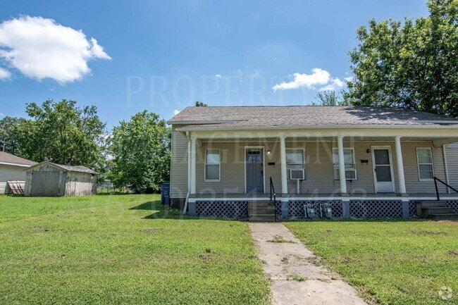 Building Photo - 2-Bedroom Duplex Unit Apt. A