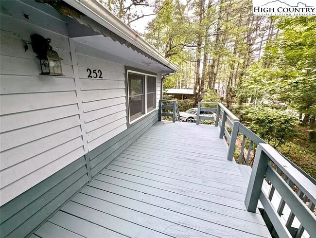 Photo - 252 Trillium Rd