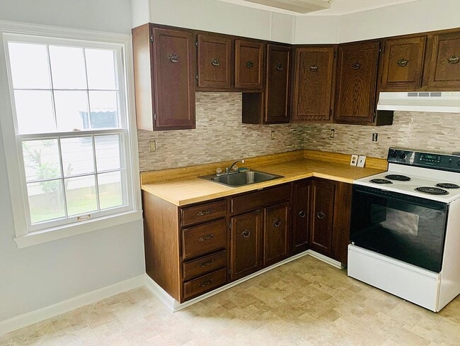 Photo - 2503 Emil Ave