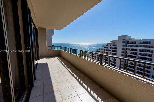 Photo - 251 Crandon Blvd Unidad 1228