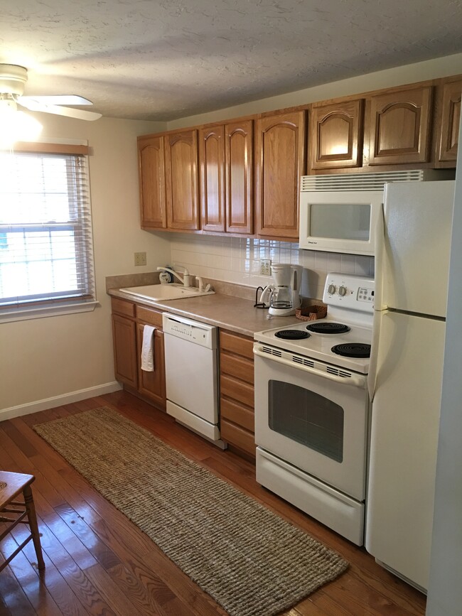 Building Photo - 13 Summer St Unit 18 Rental