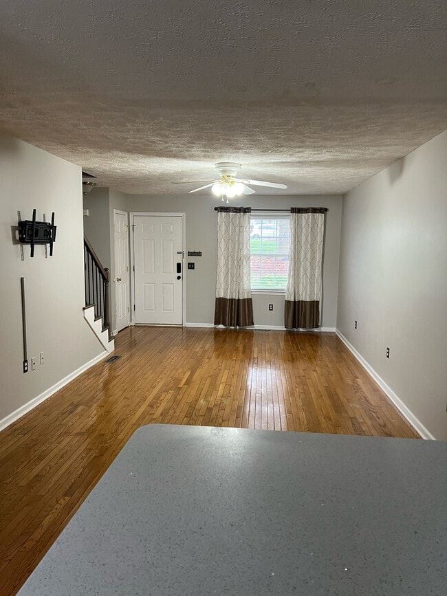 Building Photo - 644 Beaverview Dr