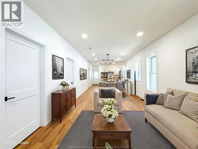 Photo - 651 Brock St