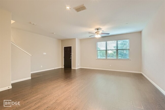 Photo - 1308 Lakecrest Ln