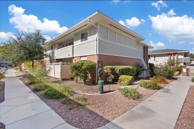 Photo - RENOVATED 3BD/2BA LV COUNTRY CLUB GUARD GATED Unidad 3708