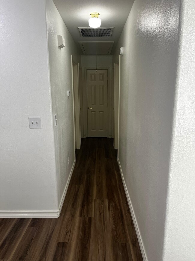 Photo - 906 Range St