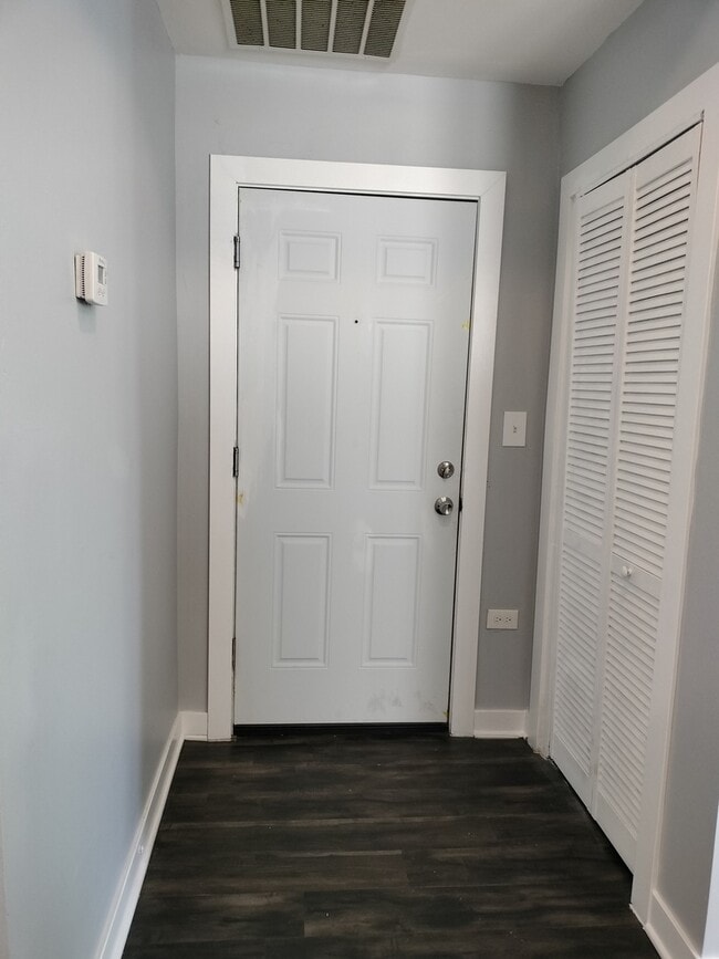 Photo - 1943 W 48th St