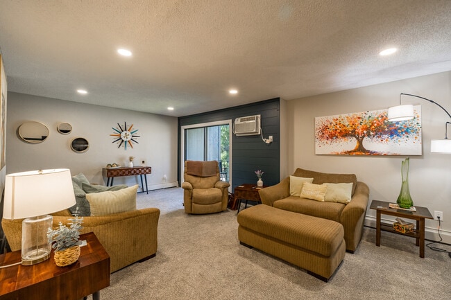 Photo - 4400 S Poplar St Unit #208