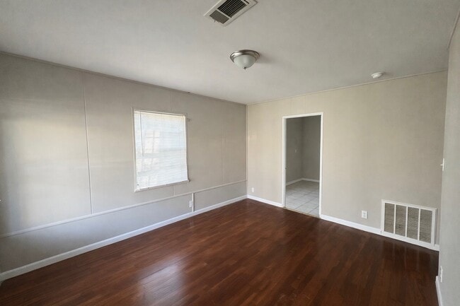 Photo - 249 Gloria Rd SW