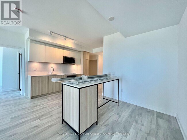 Photo - 220 Missinnihe Wy Unité 706