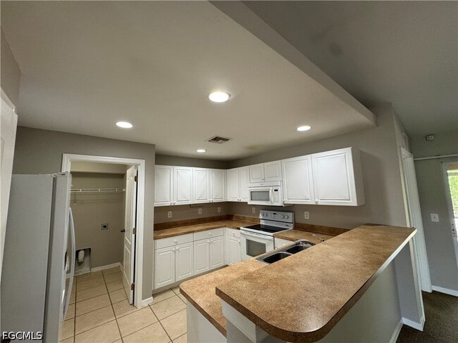 Photo - 2912 48th St W