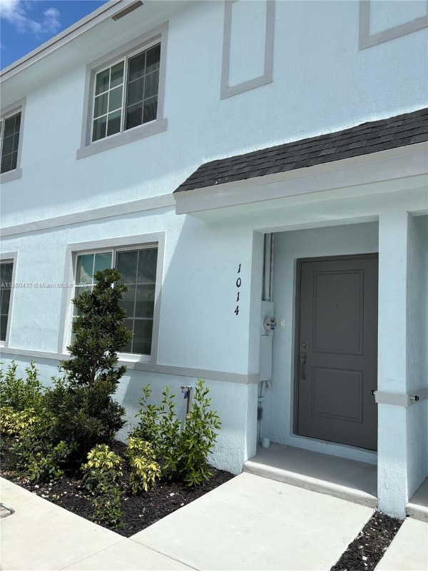 Building Photo - 1014 W Davis Pkwy