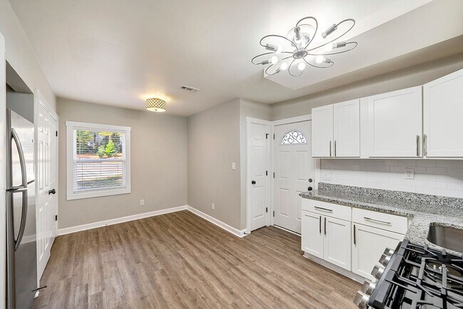 Photo - 600 Frasier St SE