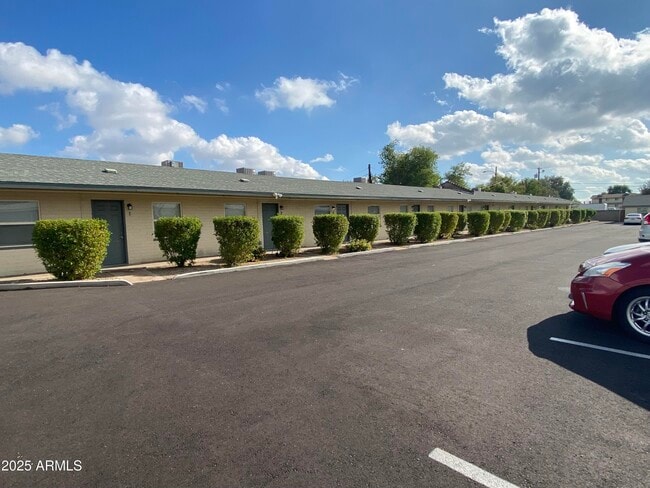 Building Photo - 1595 W Mountain View Rd Unit 1 Rental
