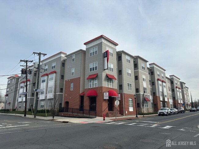 Building Photo - 101 Roosevelt Ave Unit 311