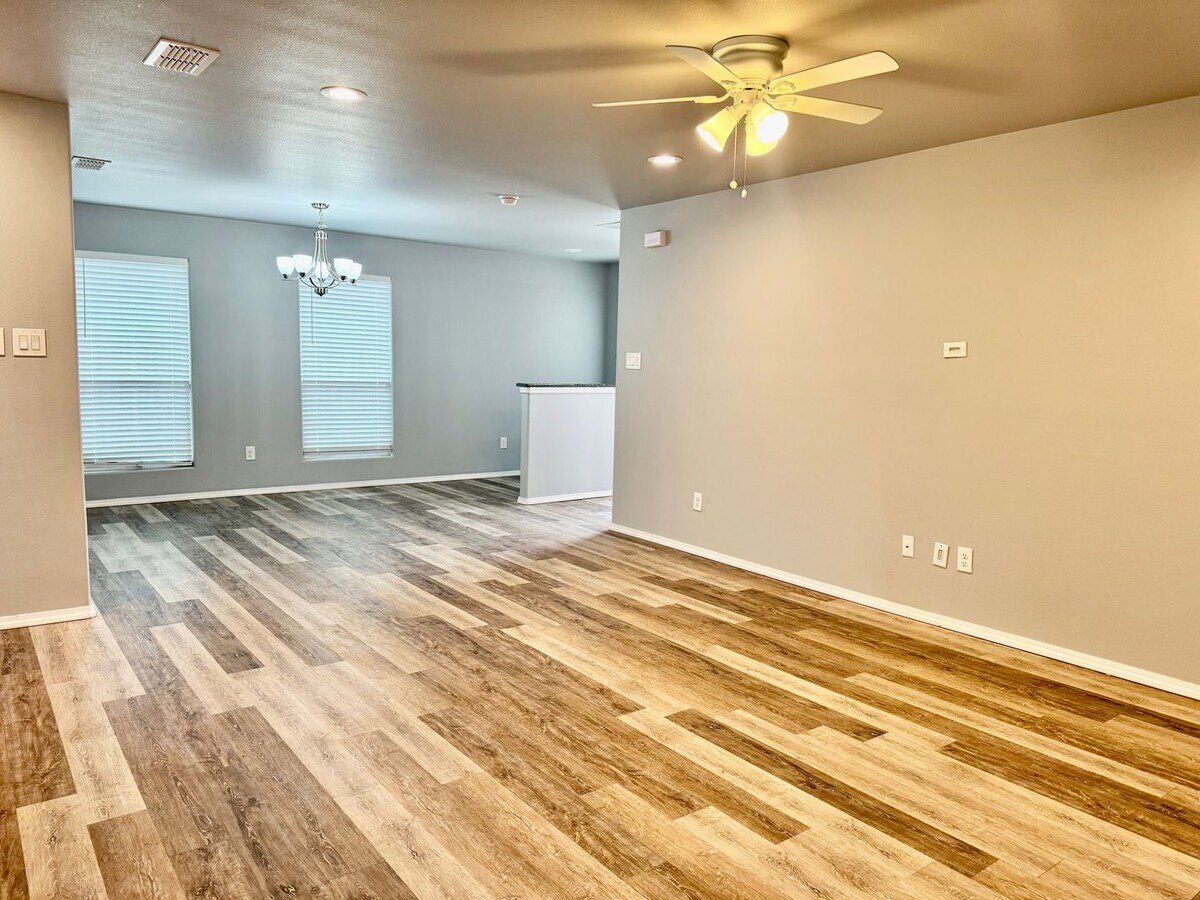 Photo - 1103 N Englewood Ave Apartment Unit A