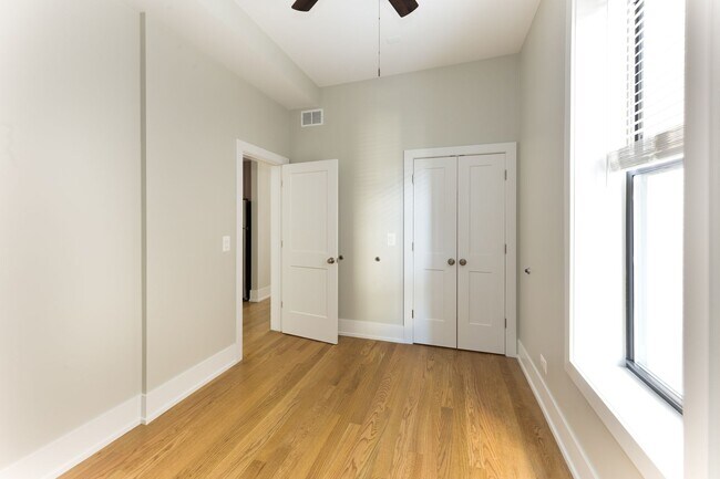 Photo - 3521 N Wilton Ave Unit 3525-1F