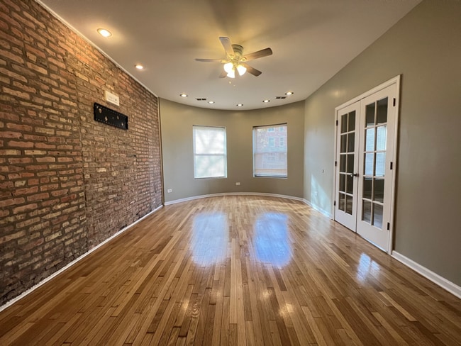 Photo - 5710 S Michigan Ave Unidad 3S