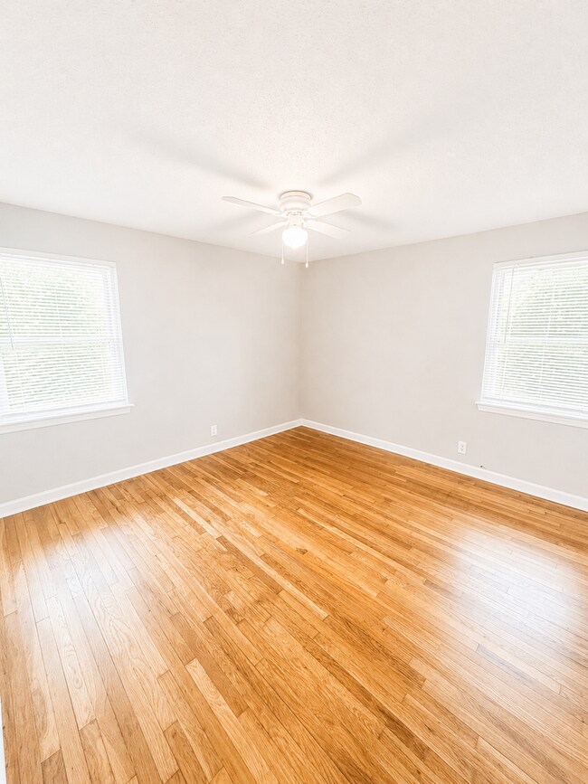 Photo - MIDTOWN SAVANNAH- AVAILABLE NOW- APPOINTMENT NEEDED TO VIEW Unit 4 W. 53rd Street #4