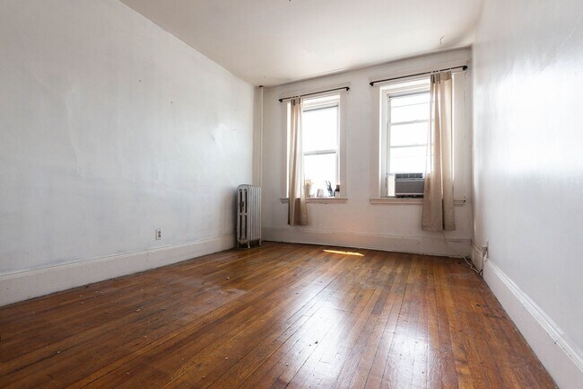 No Brokers Fee, Steps from the T Stop, Packard's Corner Area Heat, Hot Water Included, Laundry on... - No Brokers Fee, Steps from the T Stop, Packard's Corner Area Heat, Hot Water Included, Laundry on...