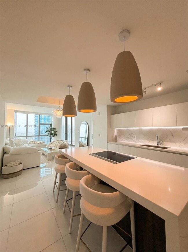 Building Photo - 851 NE 1st Ave Unit 2301